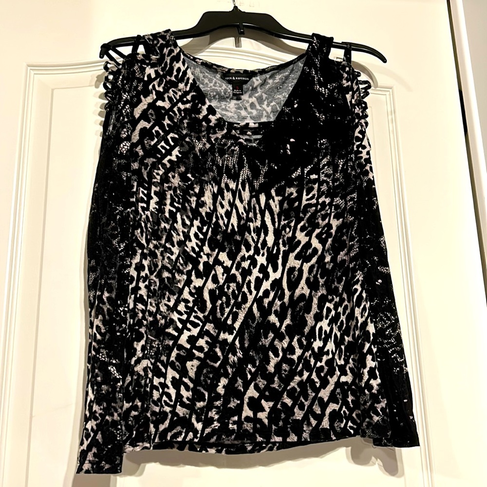 Rock & Republic off the shoulder long sleeve shirt. Size small